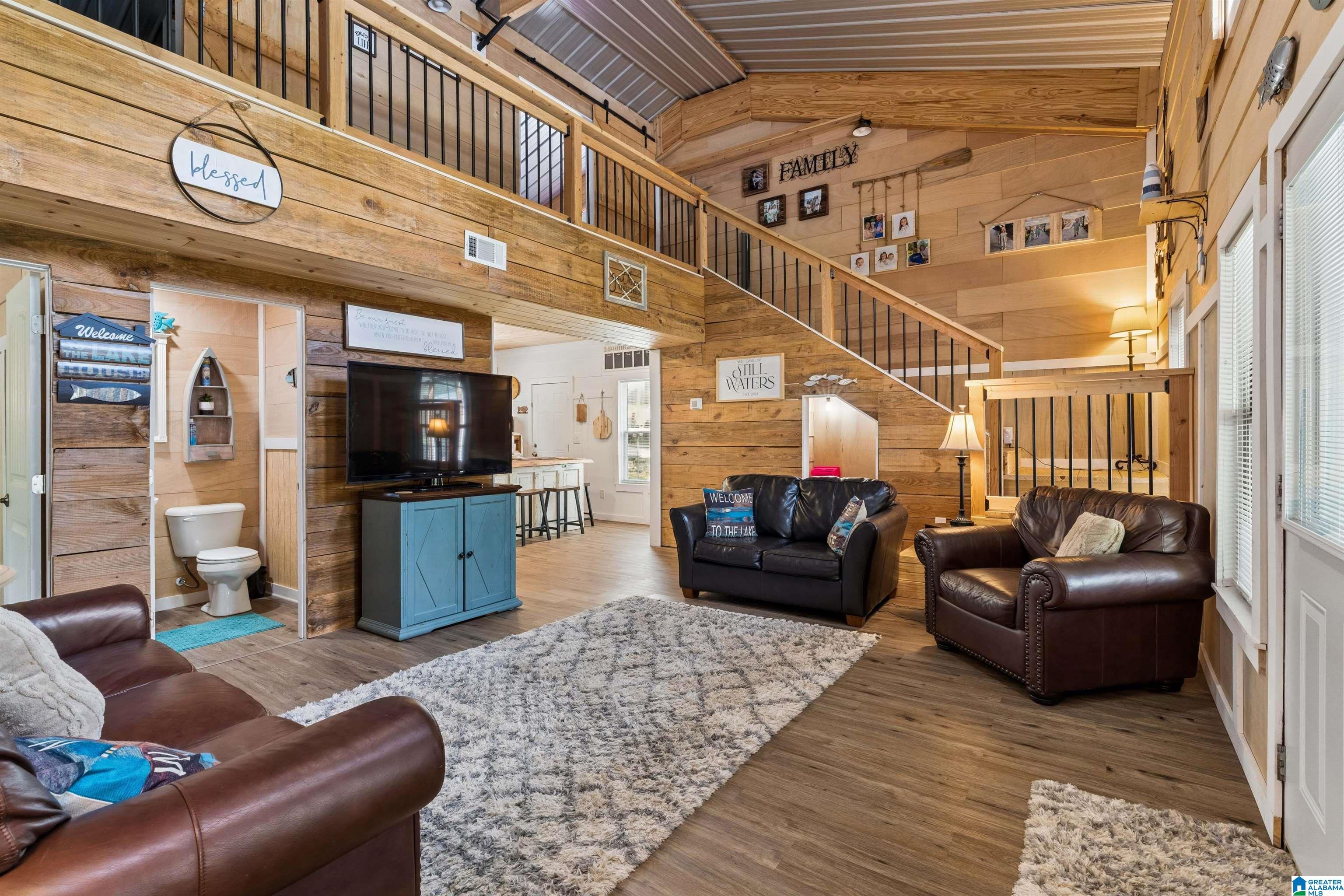 180 W LAKE HILL DRIVE