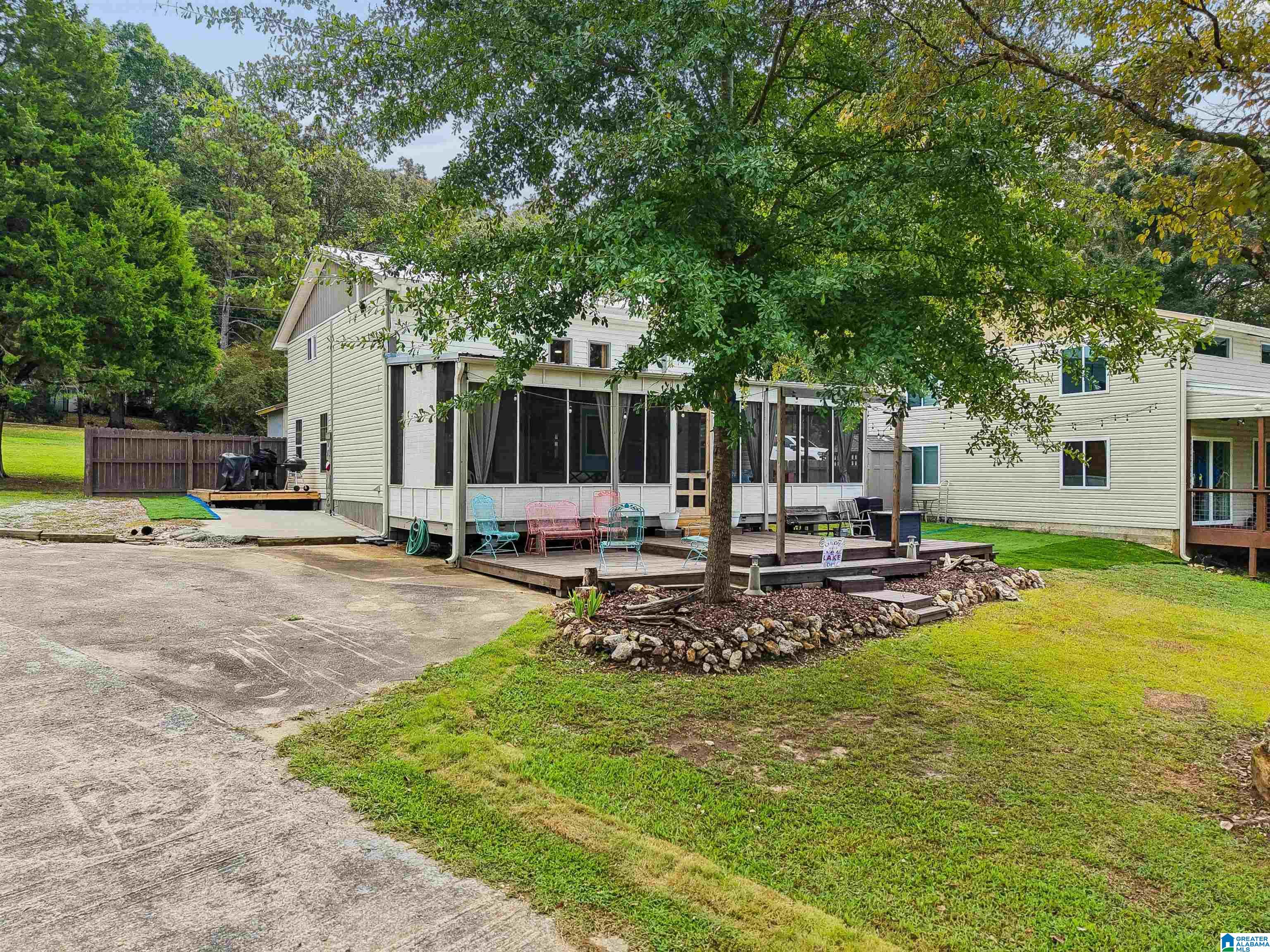 180 W LAKE HILL DRIVE