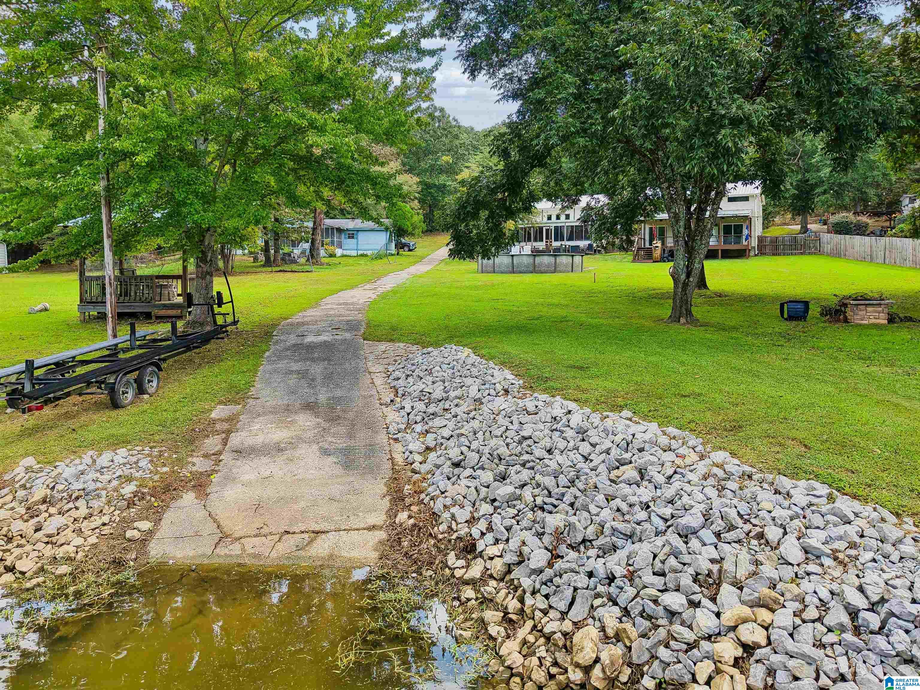 180 W LAKE HILL DRIVE