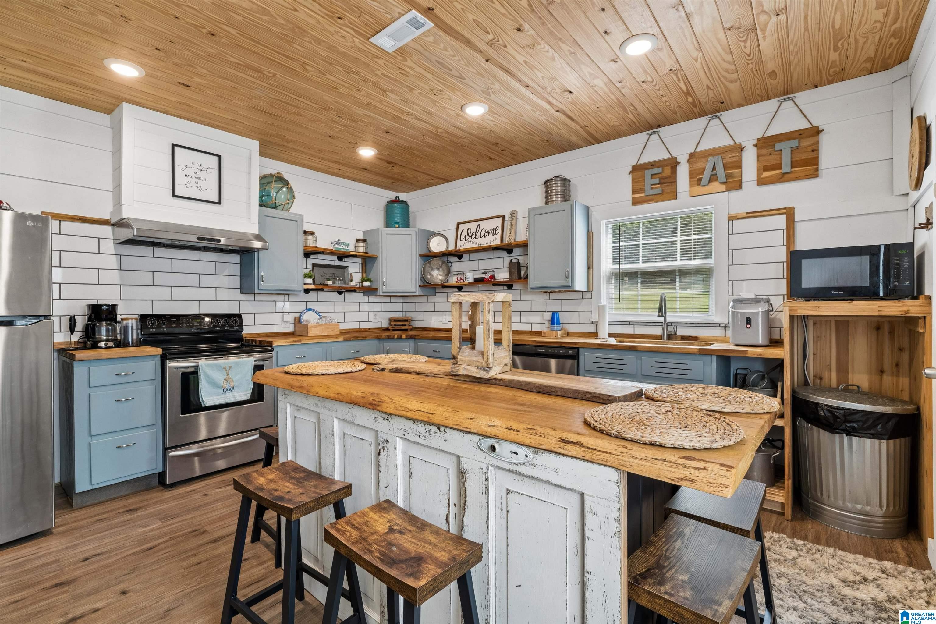 180 W LAKE HILL DRIVE