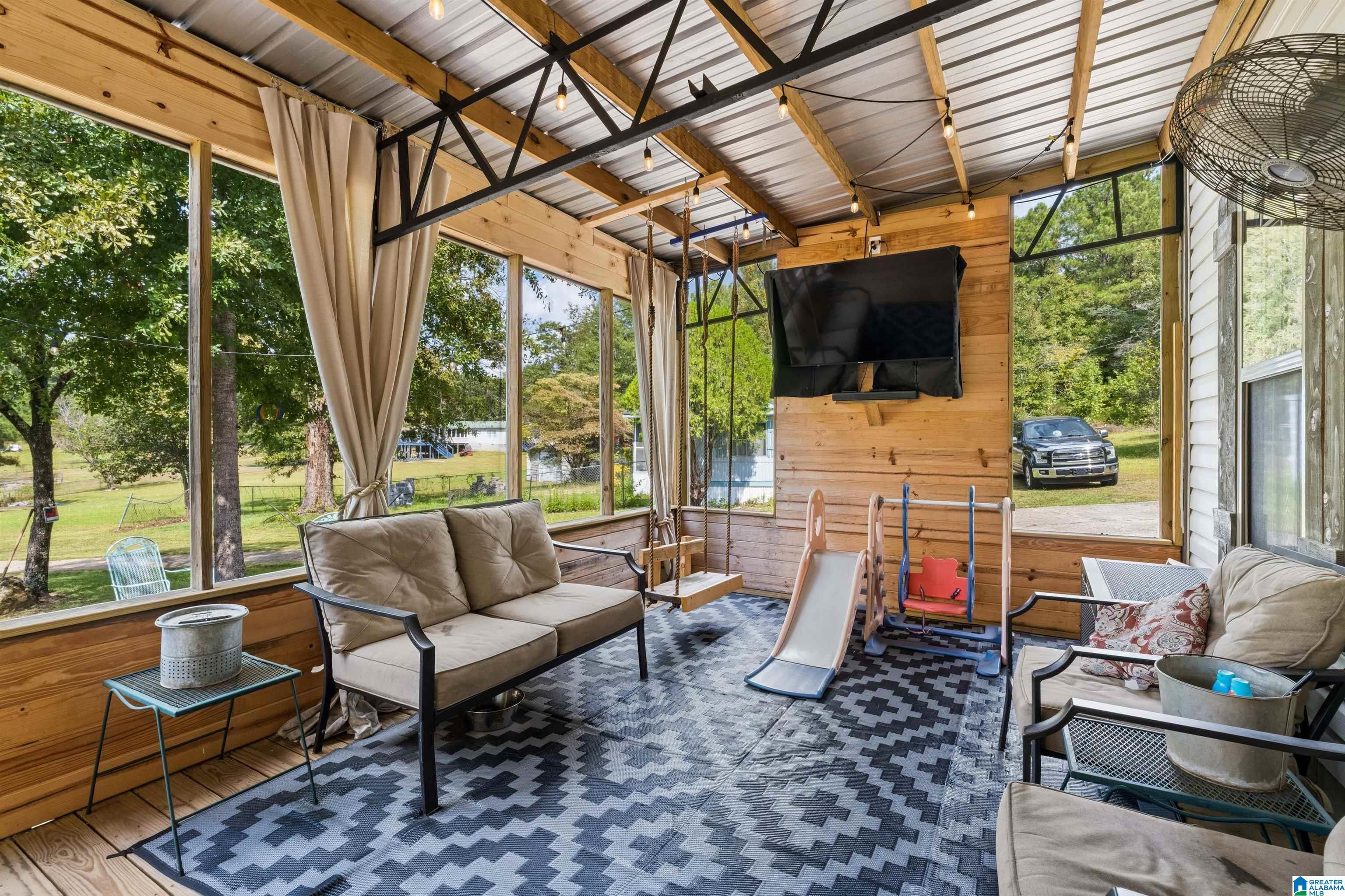 180 W LAKE HILL DRIVE