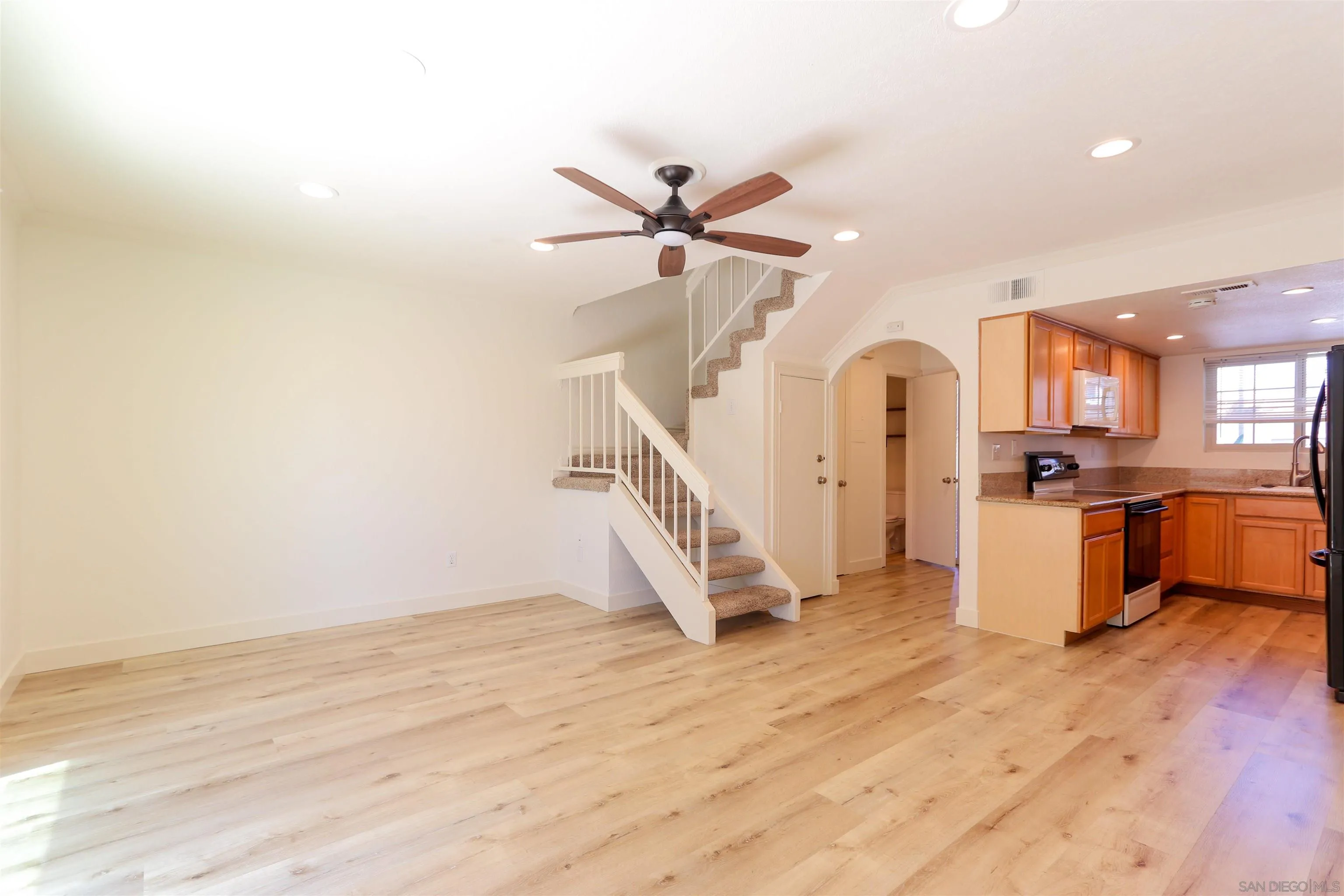 23391 La Crescenta Unit Unit B