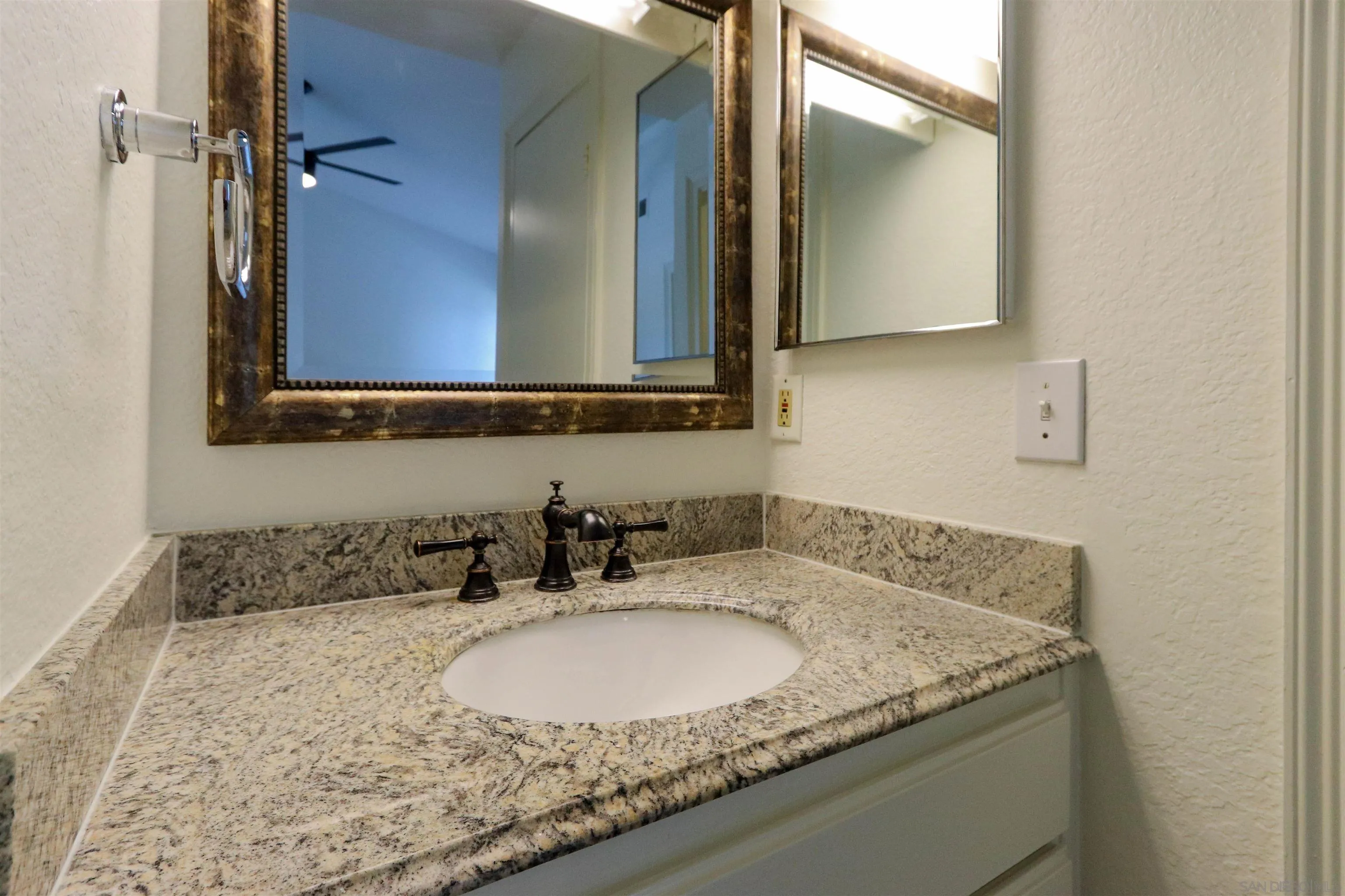 23391 La Crescenta Unit Unit B