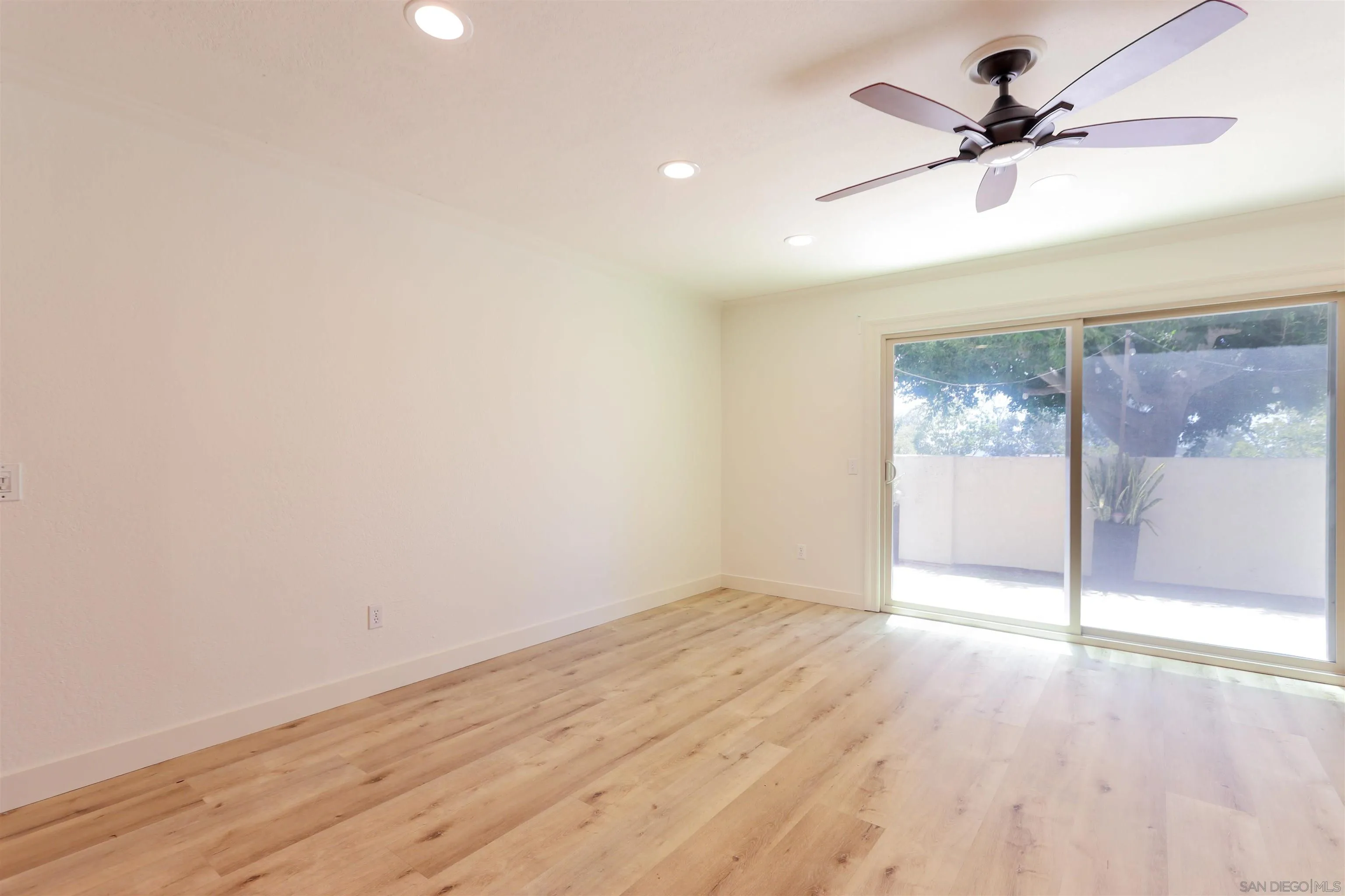 23391 La Crescenta Unit Unit B