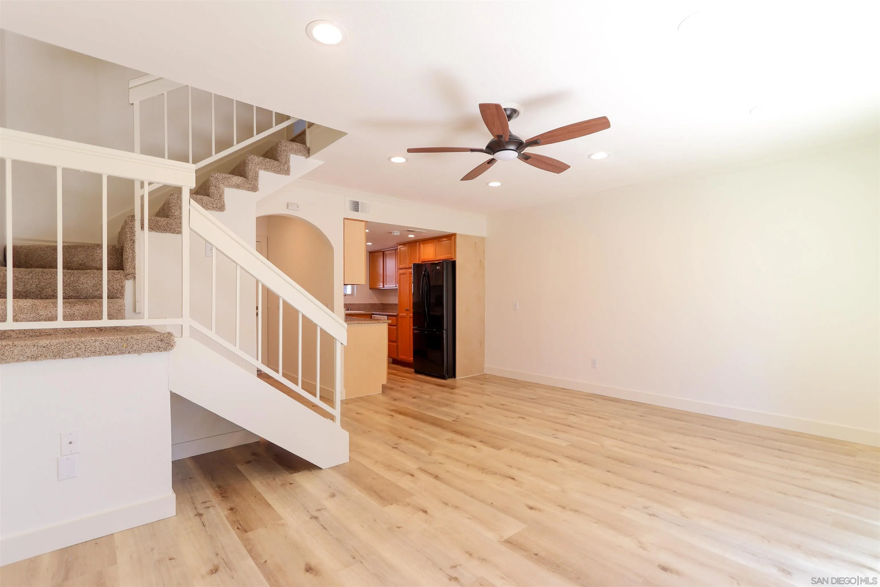 23391 La Crescenta Unit Unit B