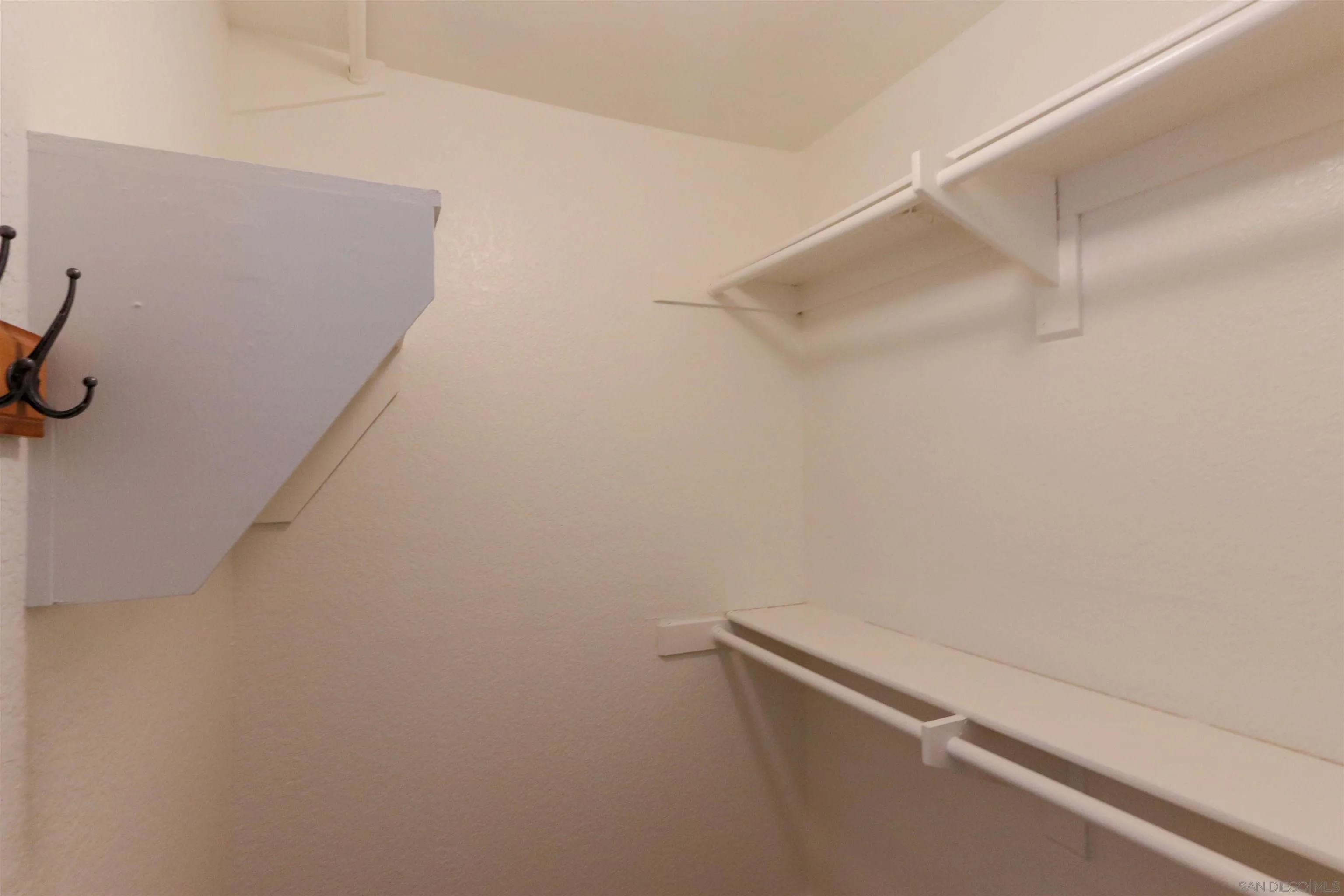 23391 La Crescenta Unit Unit B