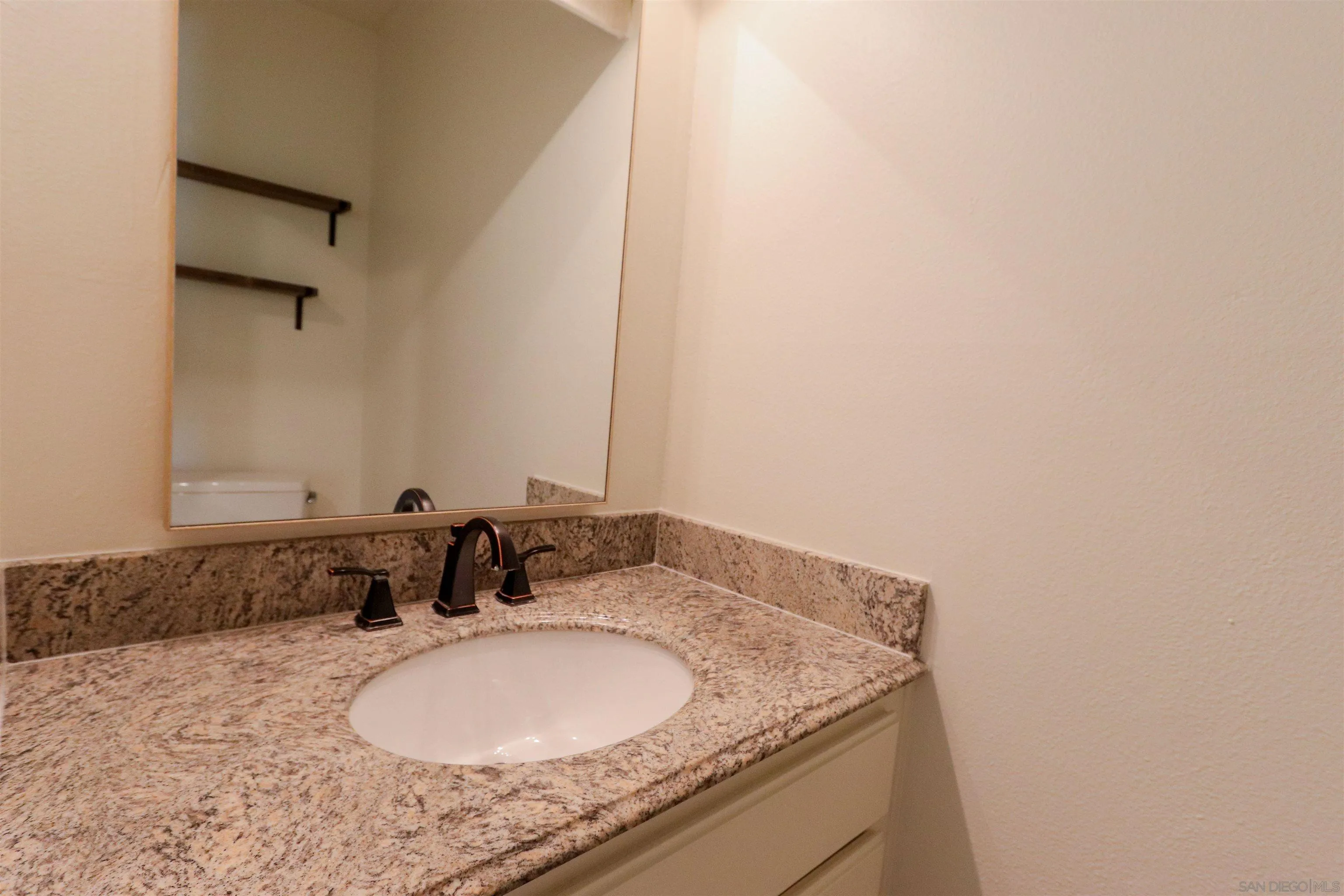23391 La Crescenta Unit Unit B