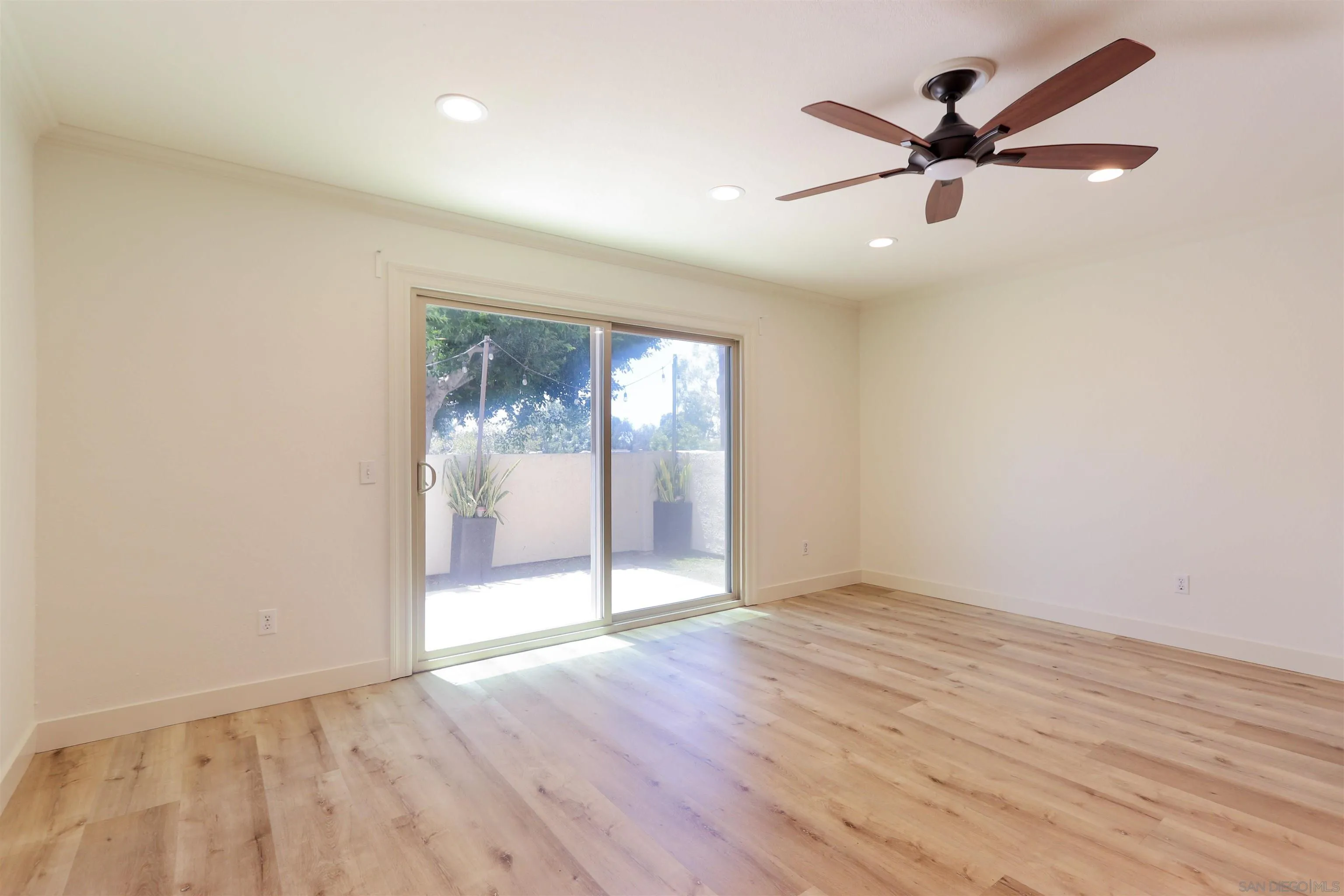 23391 La Crescenta Unit Unit B
