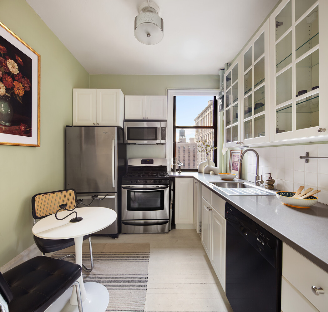 105 E 15TH Street 93