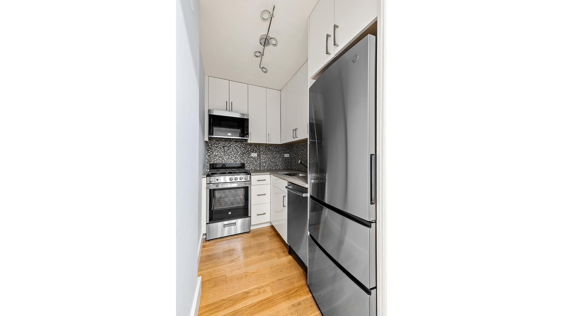 7 E 14TH Street 1423