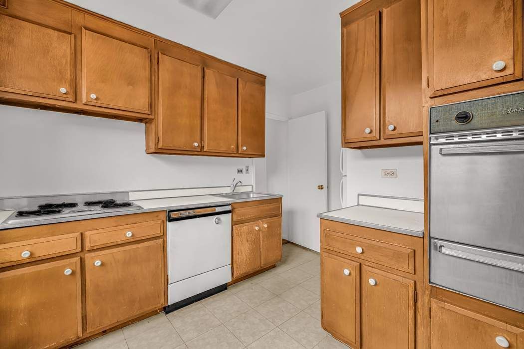 360 W 22nd Street 6L