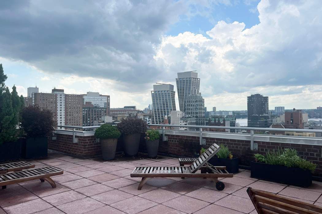 360 W 22nd Street 6L