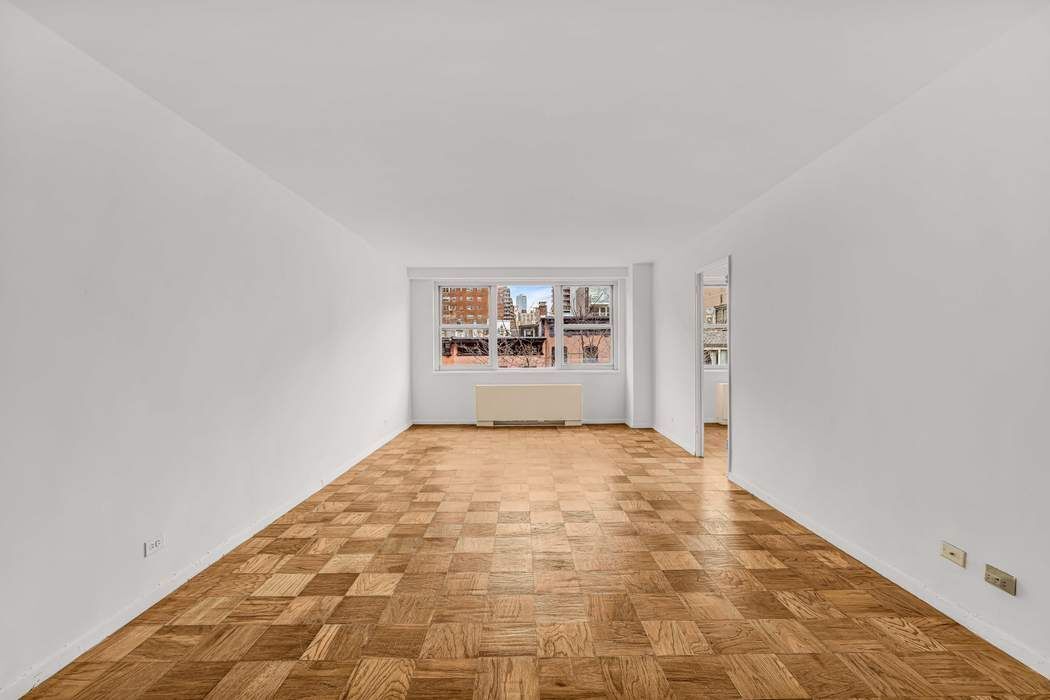 360 W 22nd Street 6L