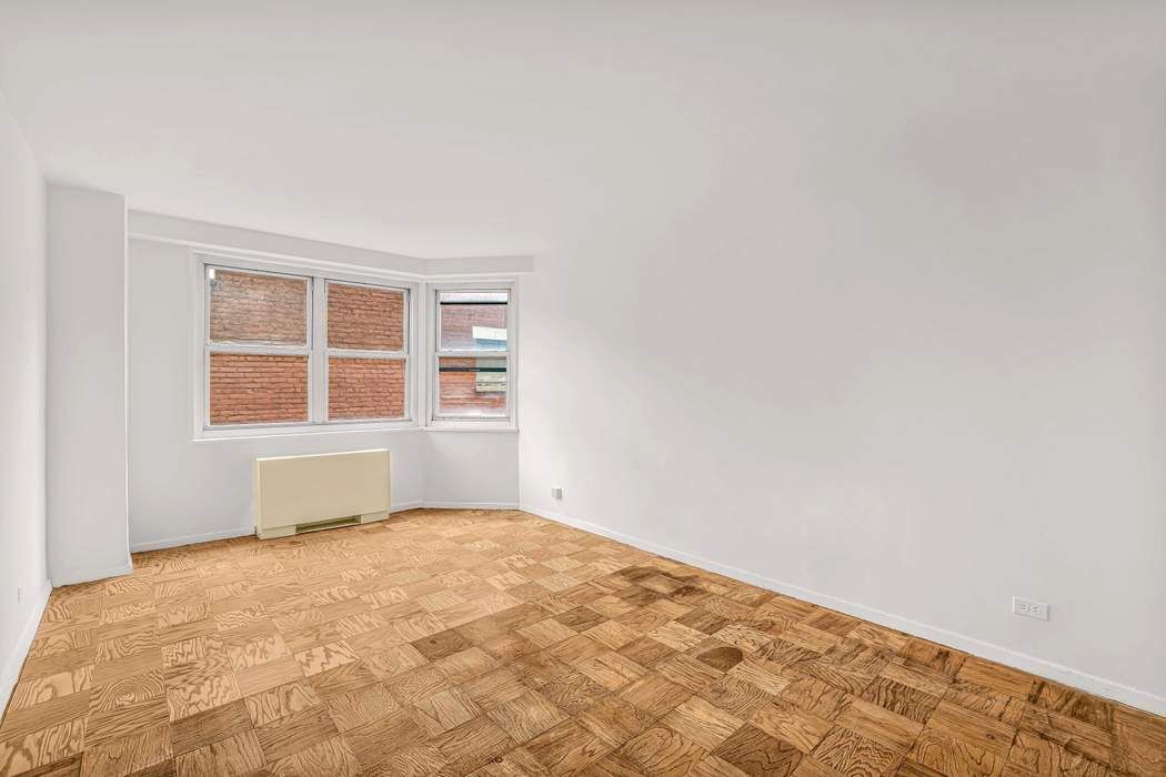 360 W 22nd Street 6L