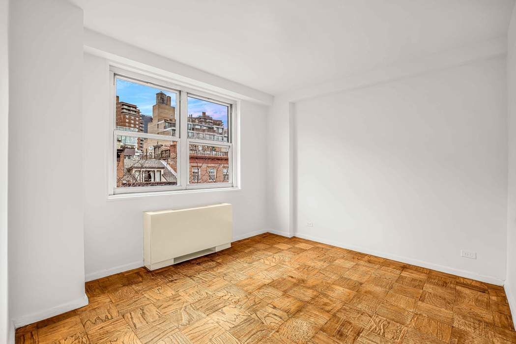 360 W 22nd Street 6L