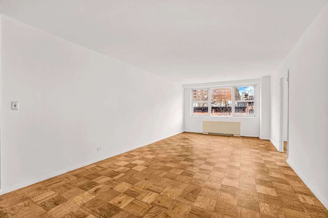 360 W 22nd Street 6L