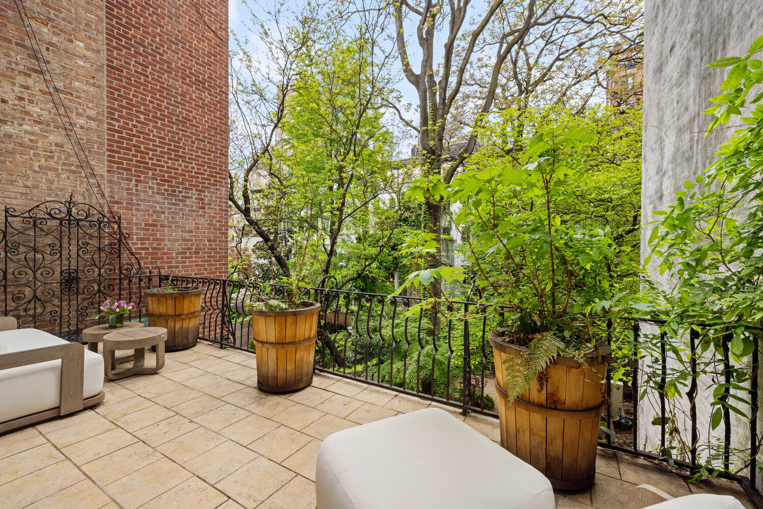 37 W 11TH Street