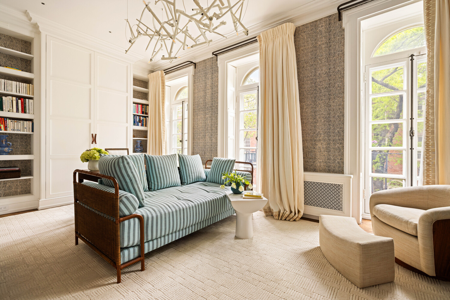 37 W 11TH Street