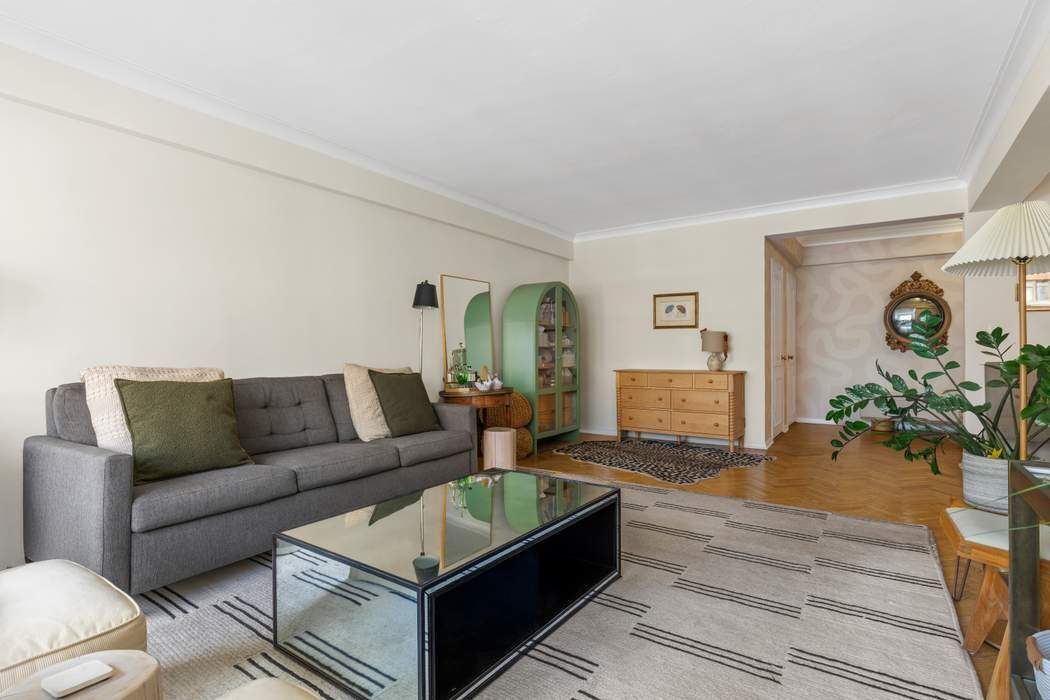 710 Park Avenue 7B