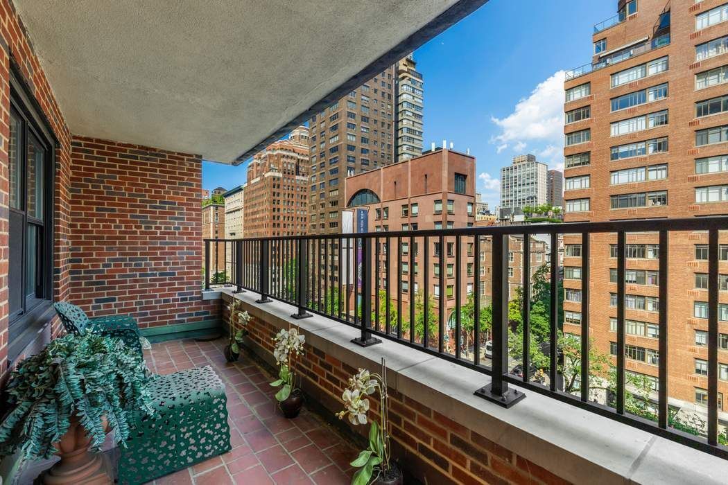 710 Park Avenue 7B
