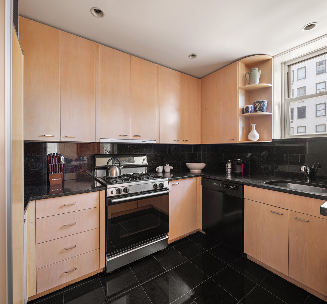 257 CENTRAL Park W 4C