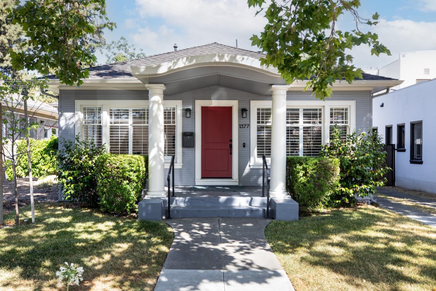 1377 Mariposa Avenue