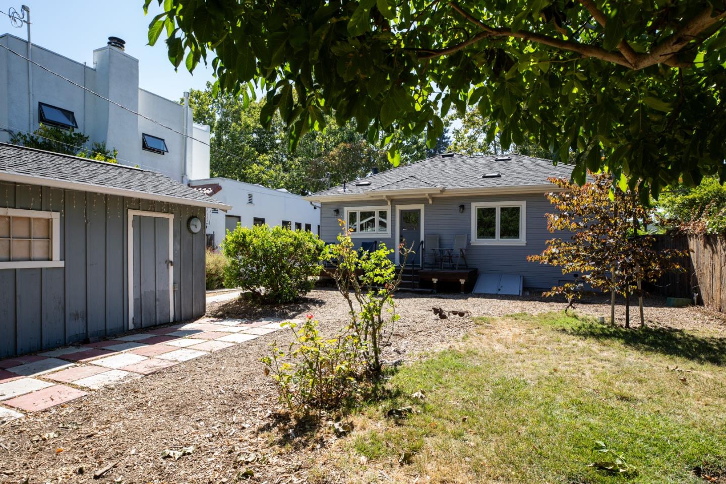 1377 Mariposa Avenue