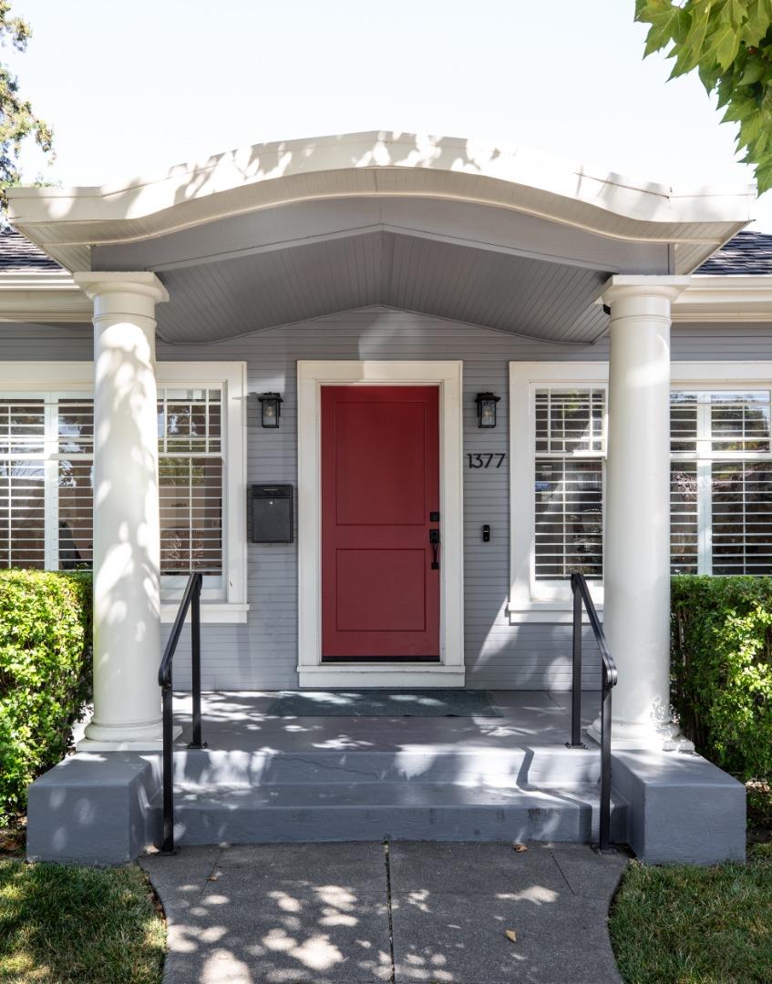 1377 Mariposa Avenue