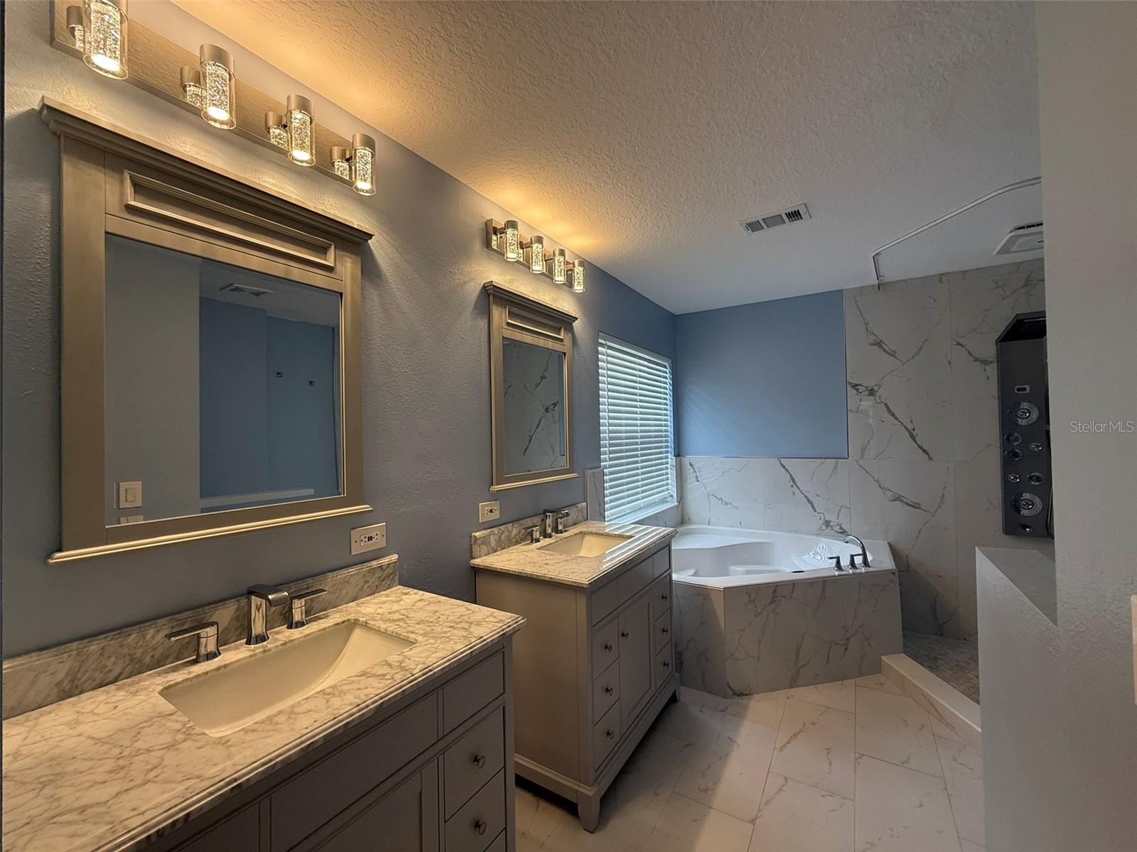 212 ARBOR WOODS CIR