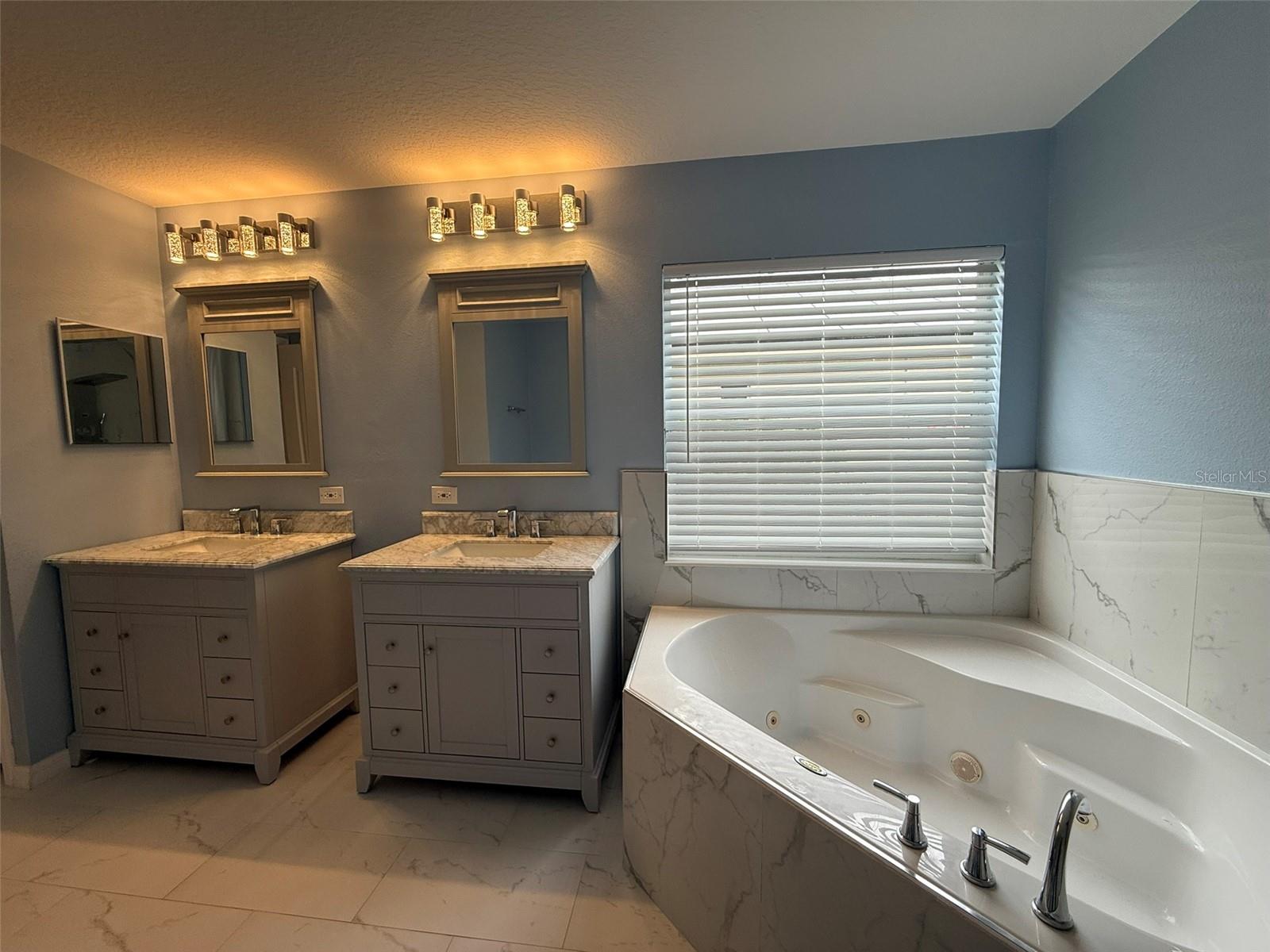 212 ARBOR WOODS CIR