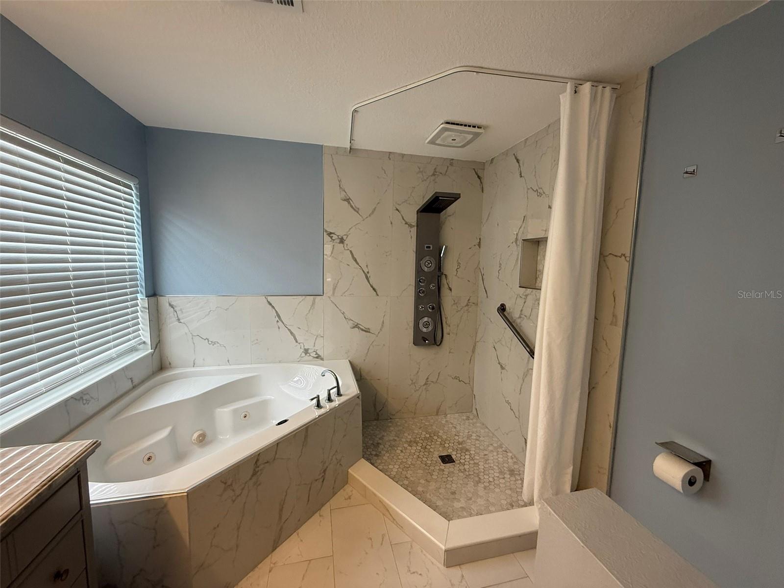 212 ARBOR WOODS CIR