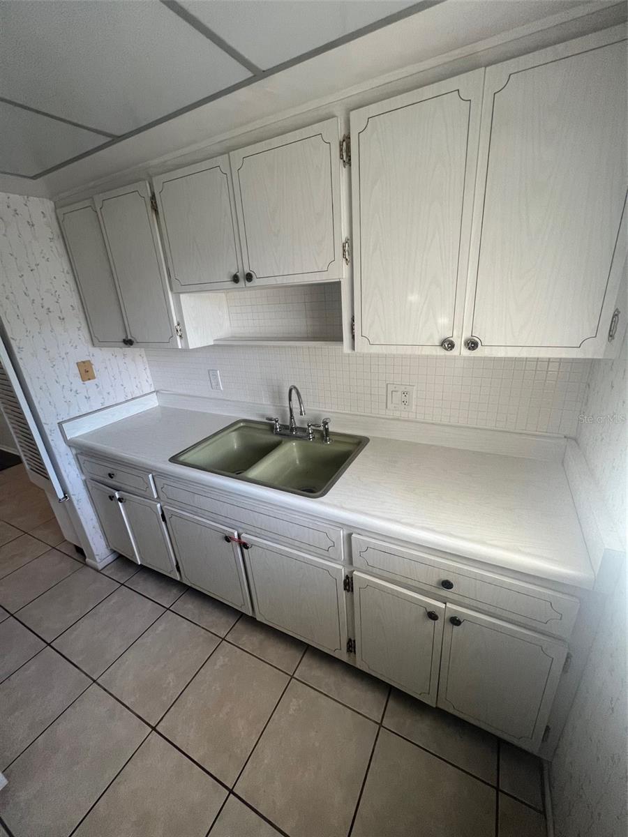 2003 GREENBRIAR BLVD #2