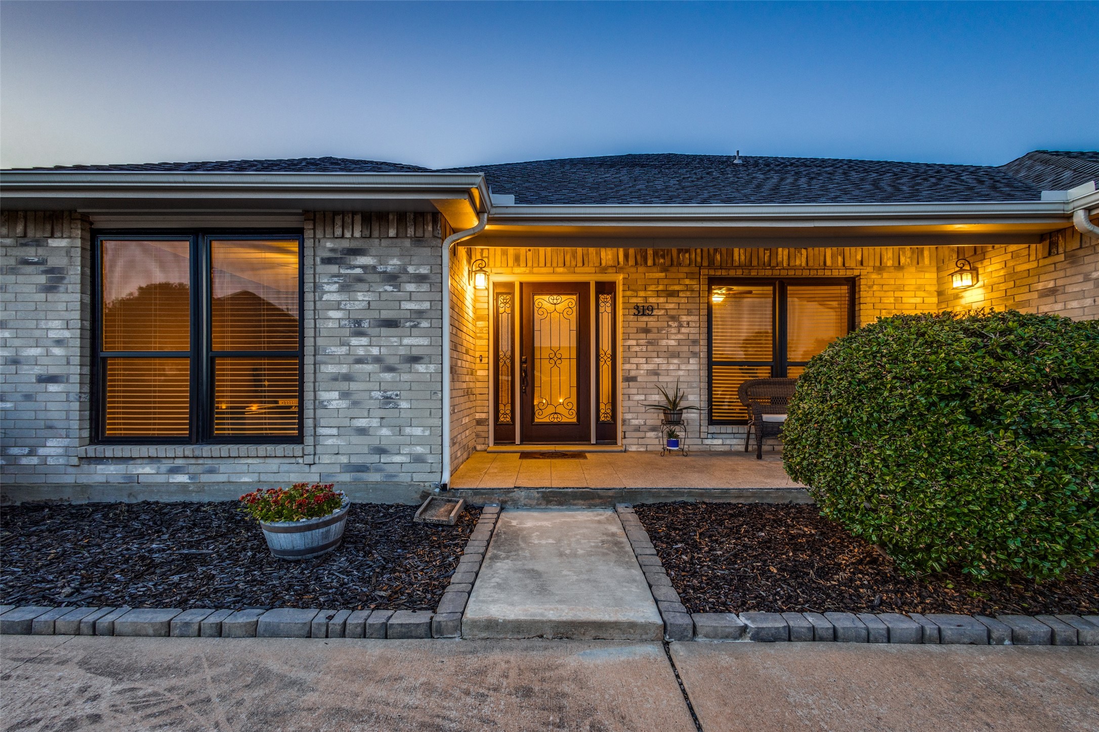 319 Lakecrest Drive