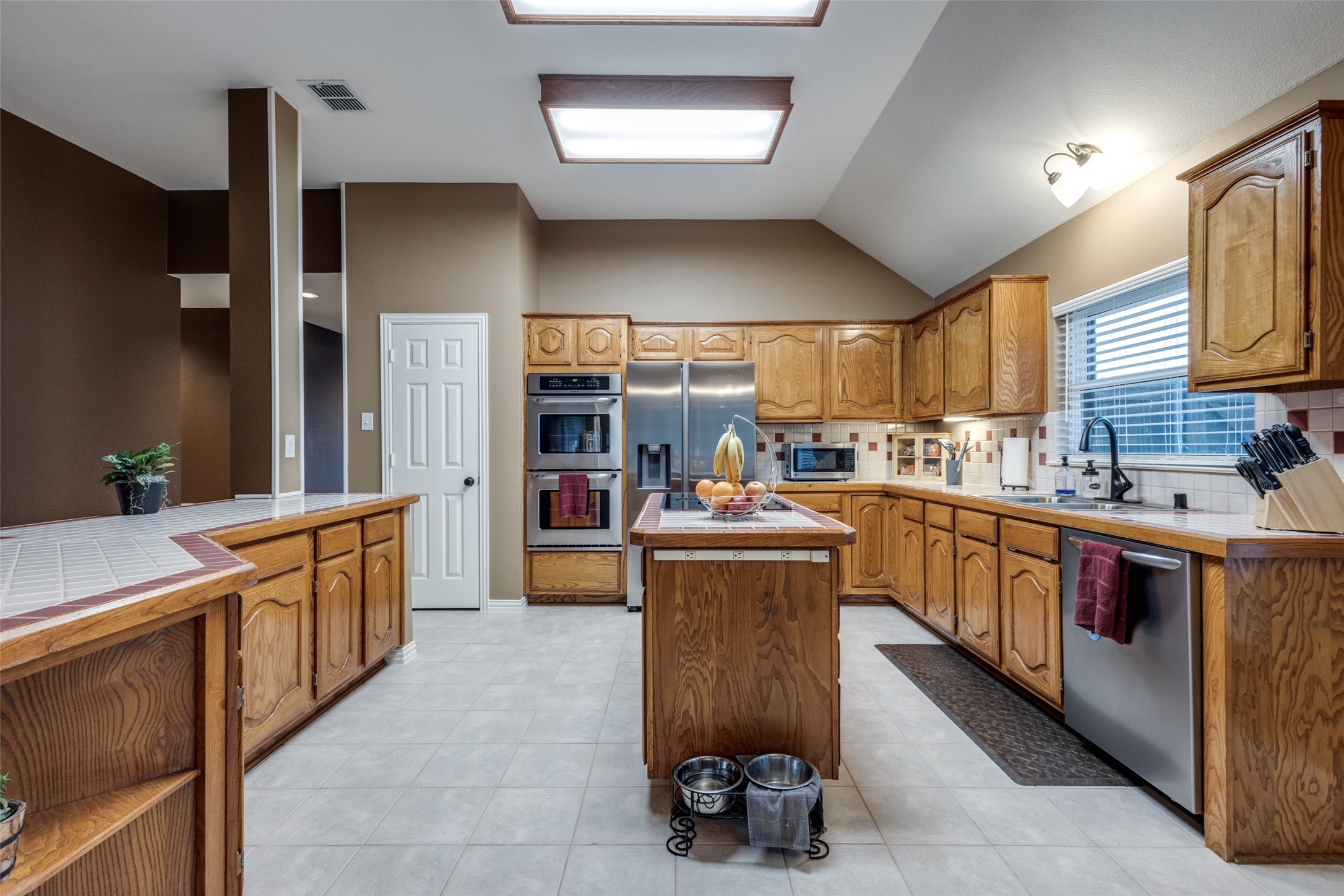 319 Lakecrest Drive
