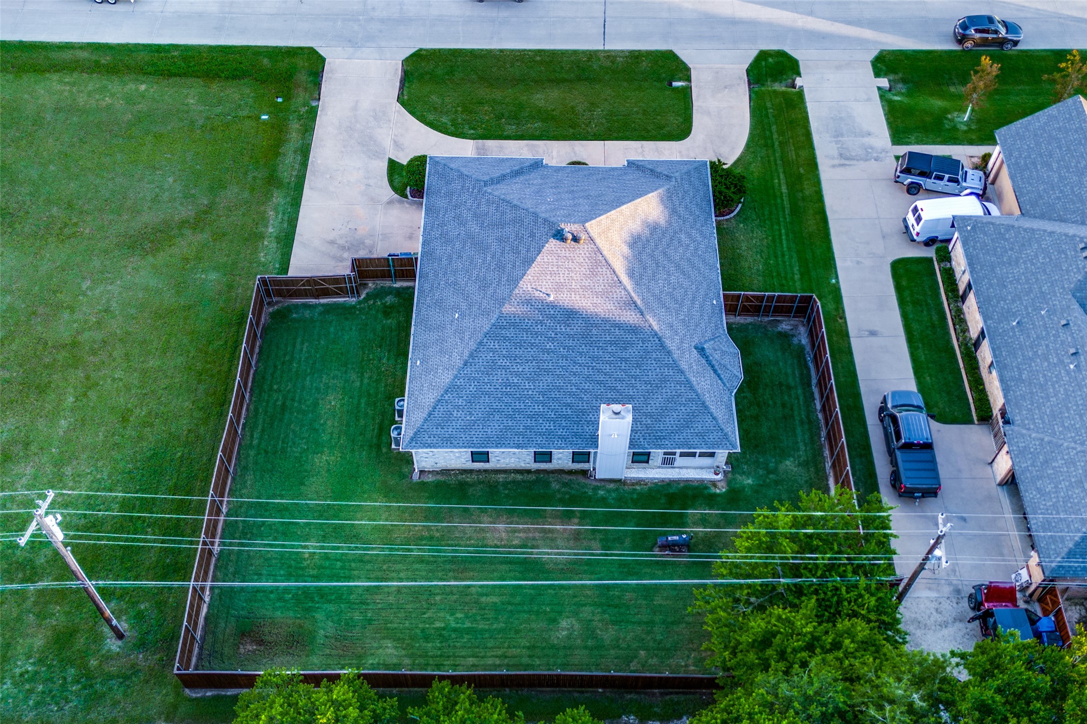 319 Lakecrest Drive