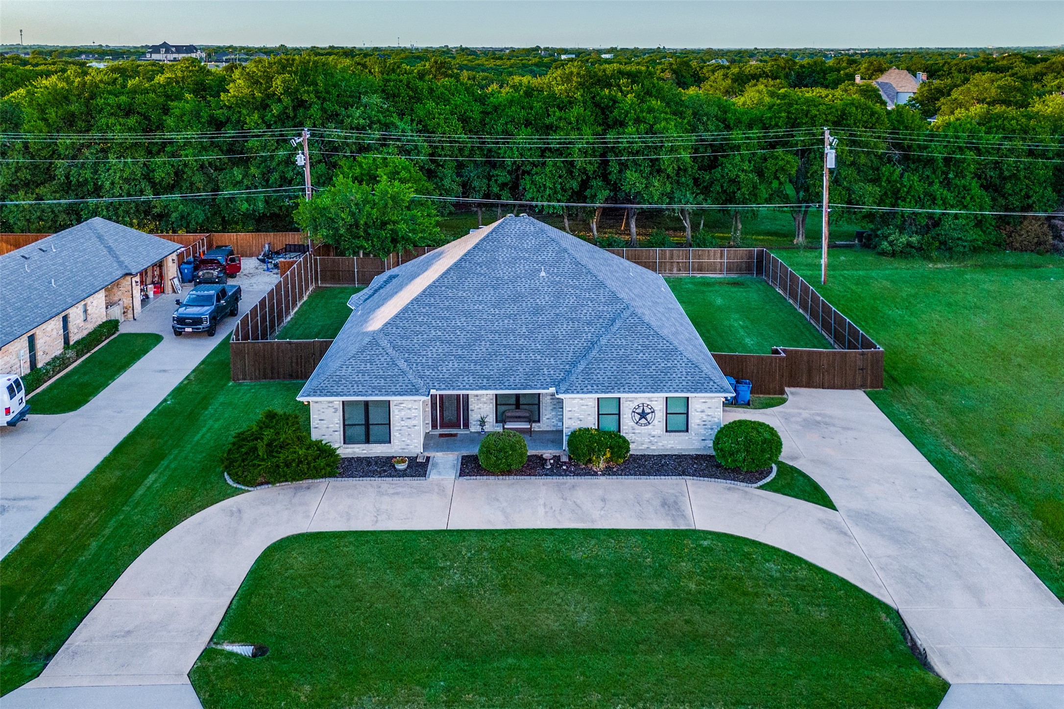 319 Lakecrest Drive