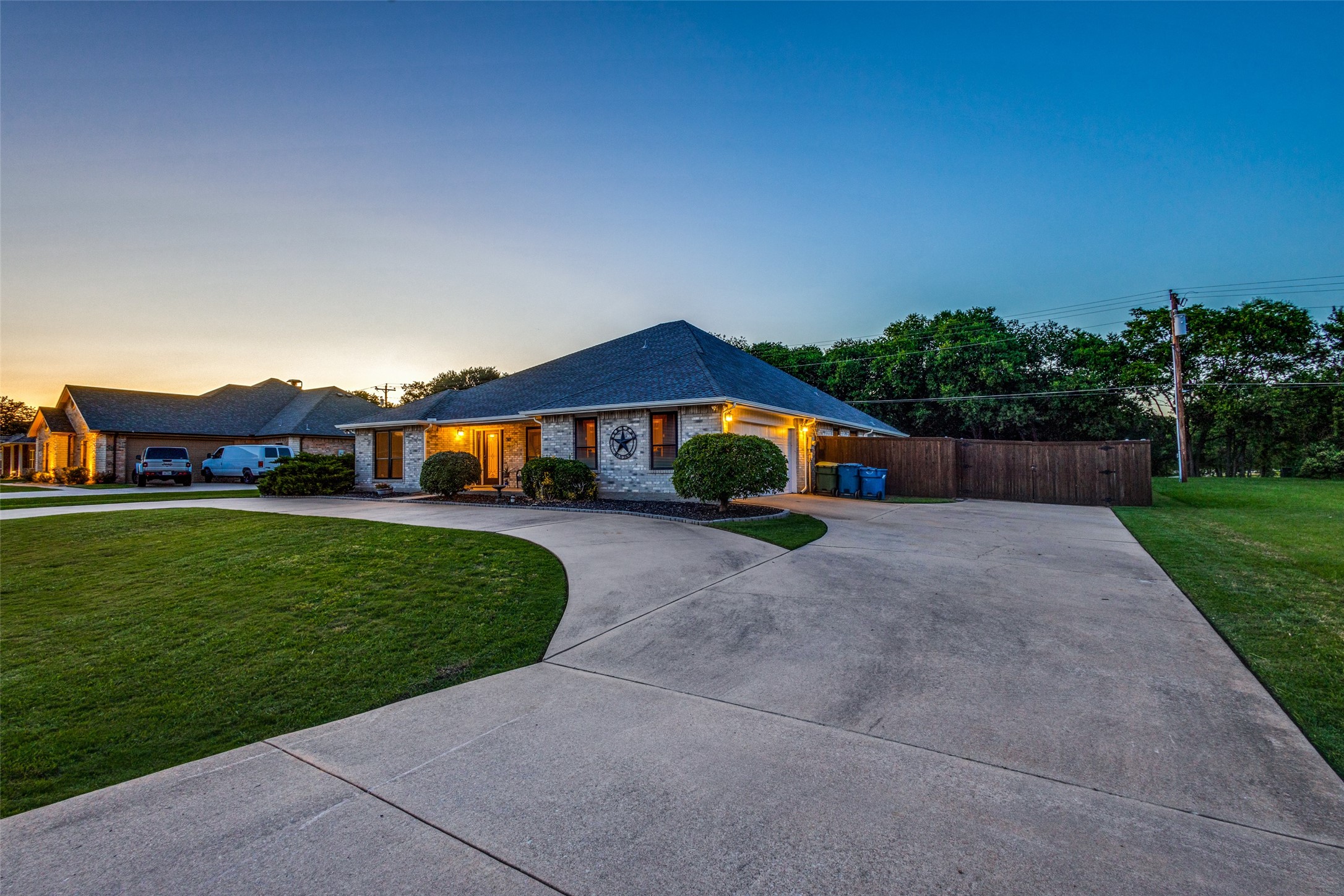 319 Lakecrest Drive
