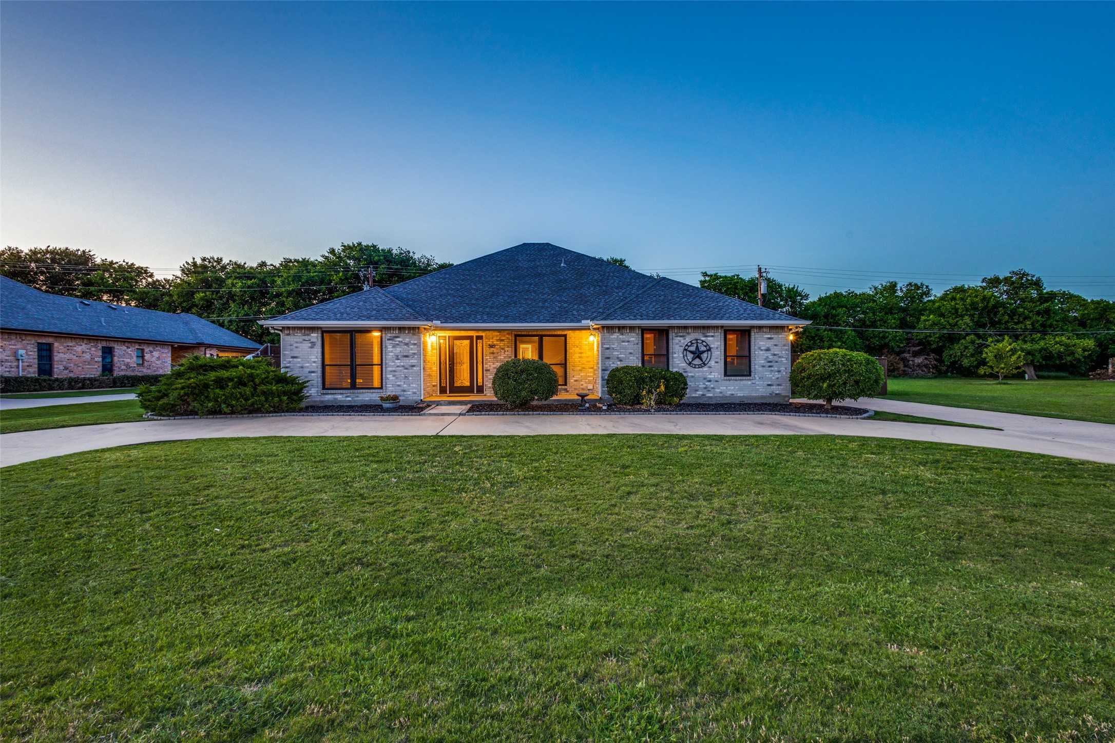 319 Lakecrest Drive