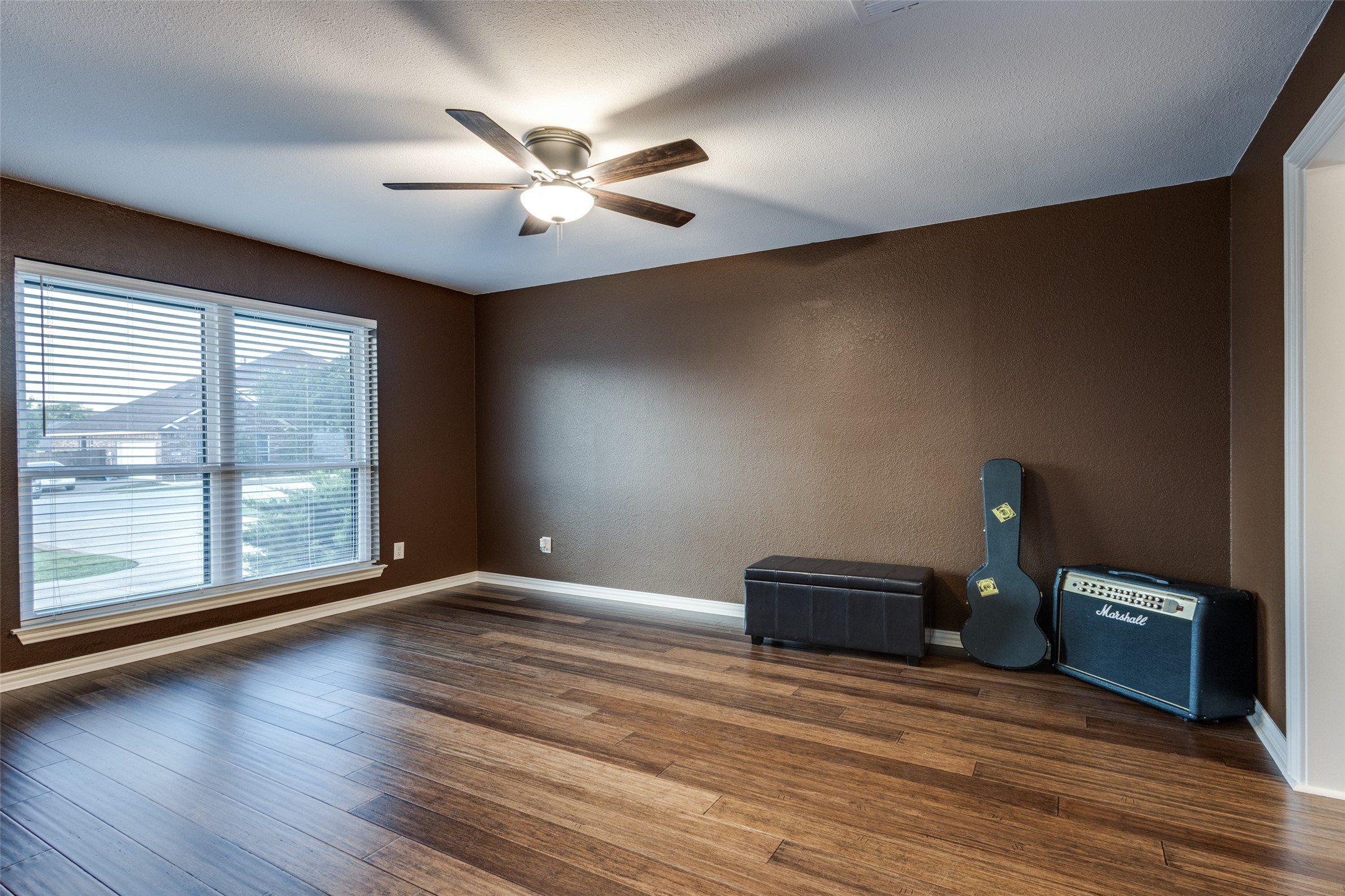 319 Lakecrest Drive