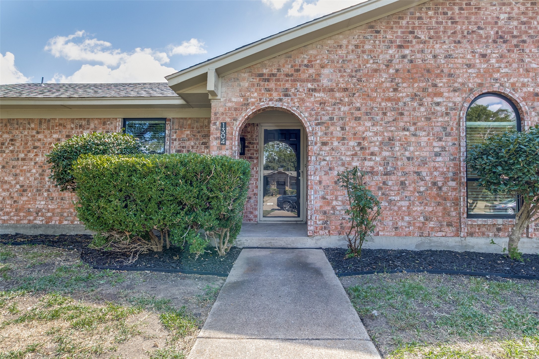 1304 Hillsdale Drive