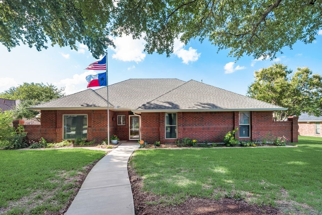 907 Huntington Drive