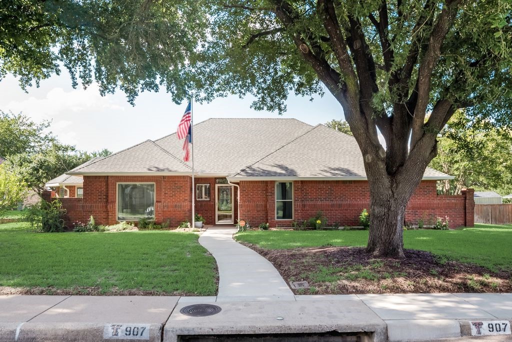 907 Huntington Drive