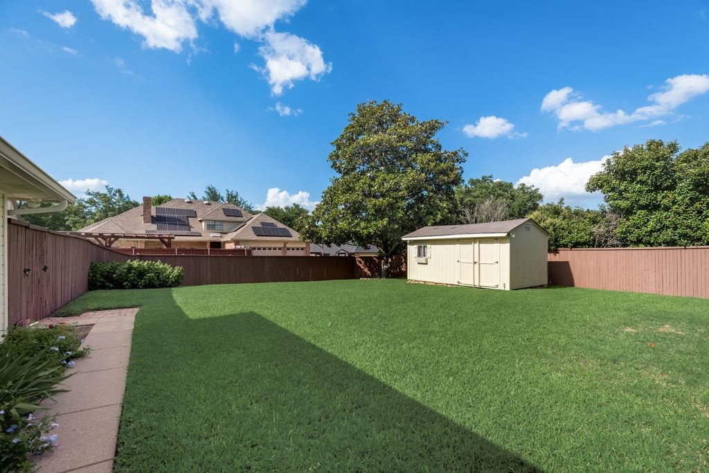 907 Huntington Drive