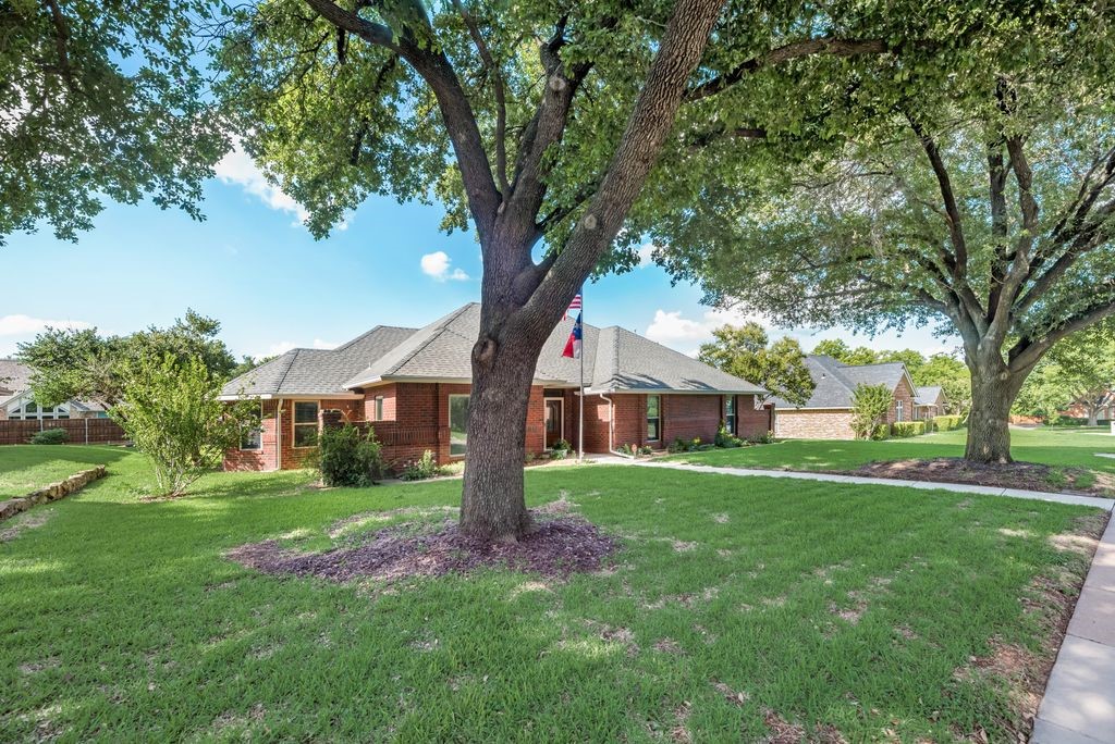 907 Huntington Drive