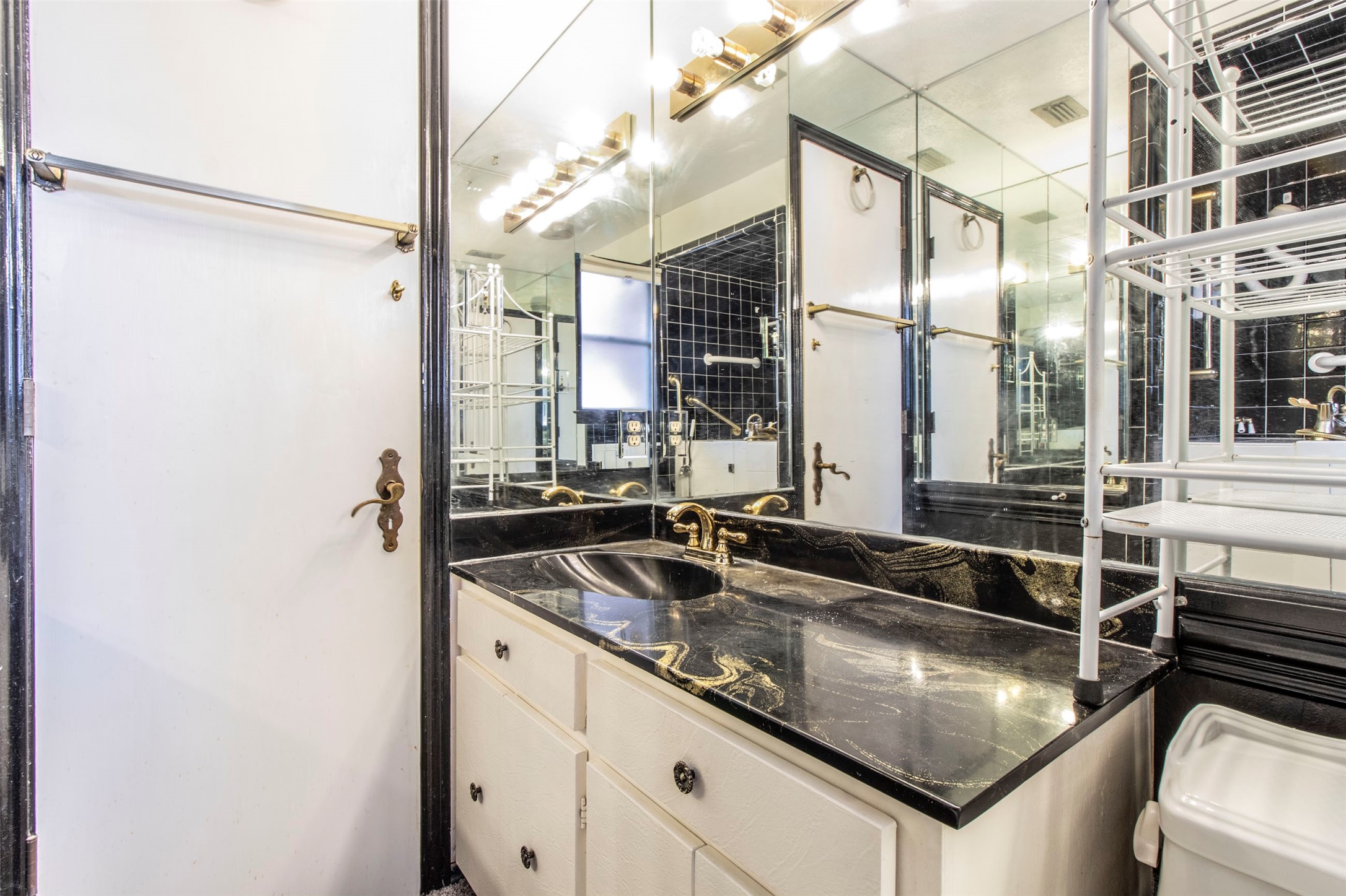 115 Lariat Trail