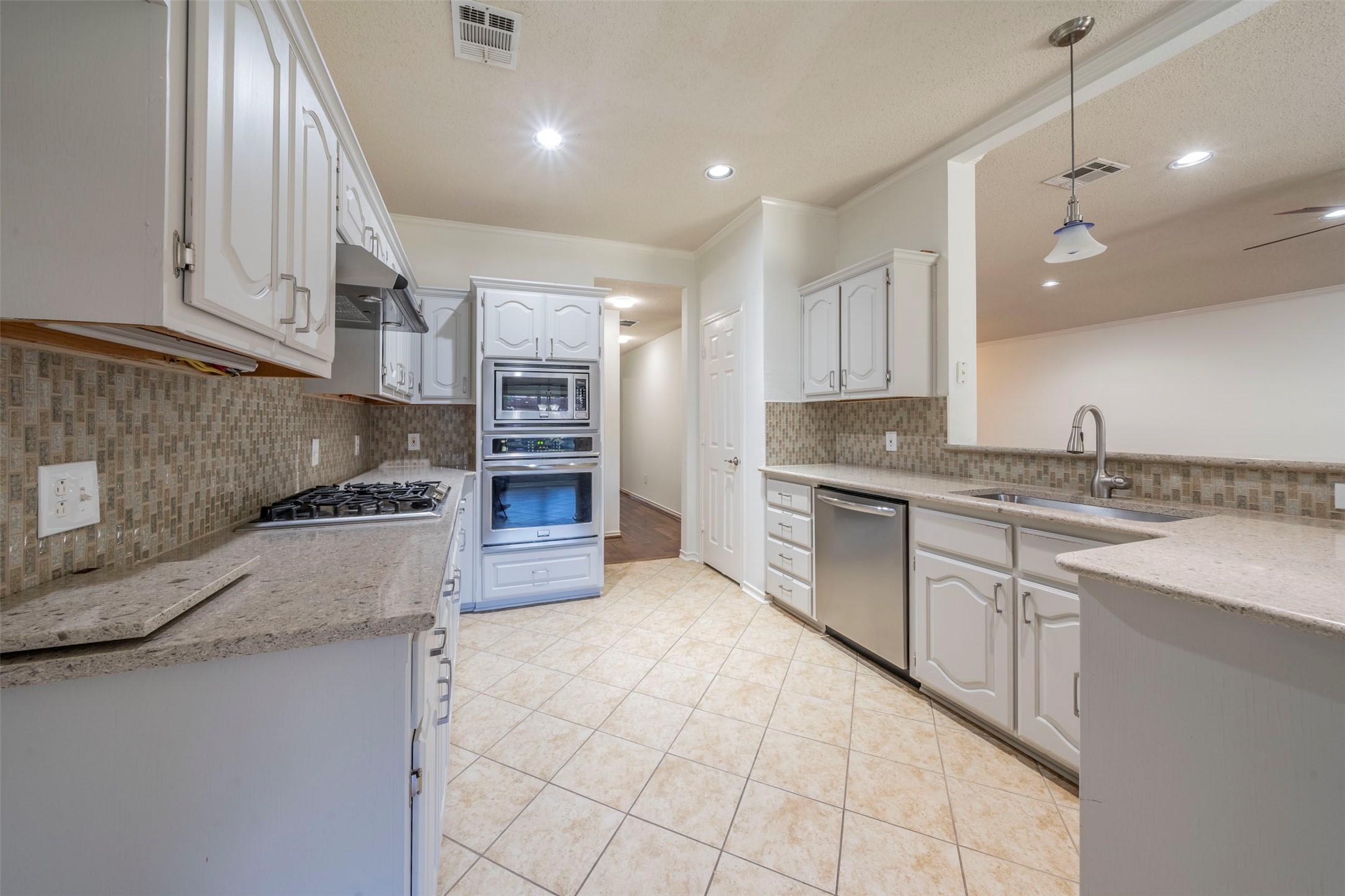 1708 Rushing Way