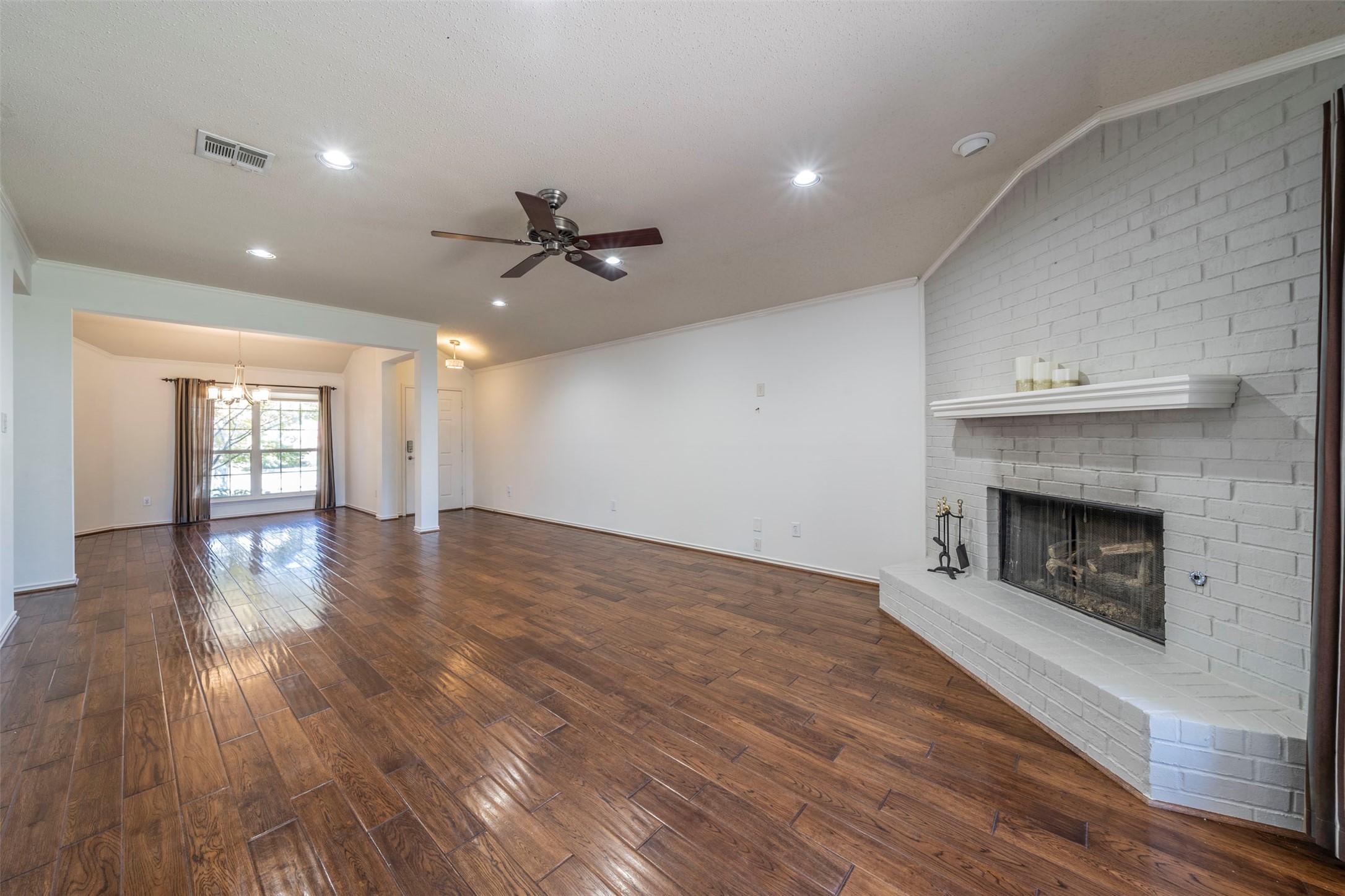 1708 Rushing Way