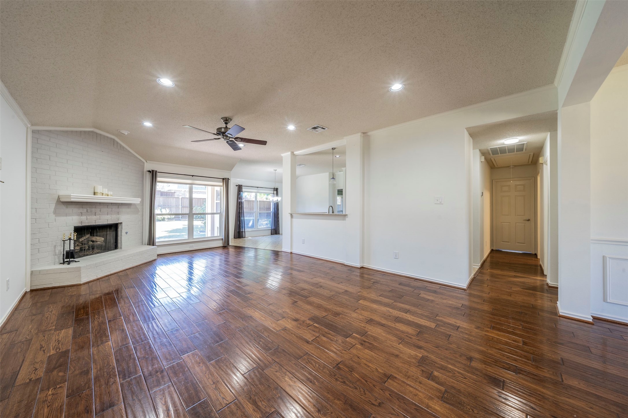 1708 Rushing Way