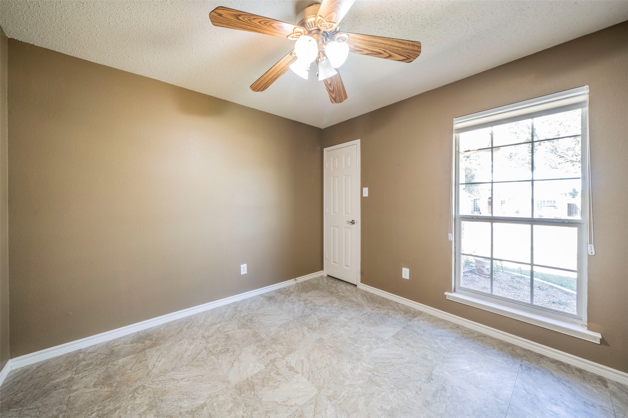 1708 Rushing Way