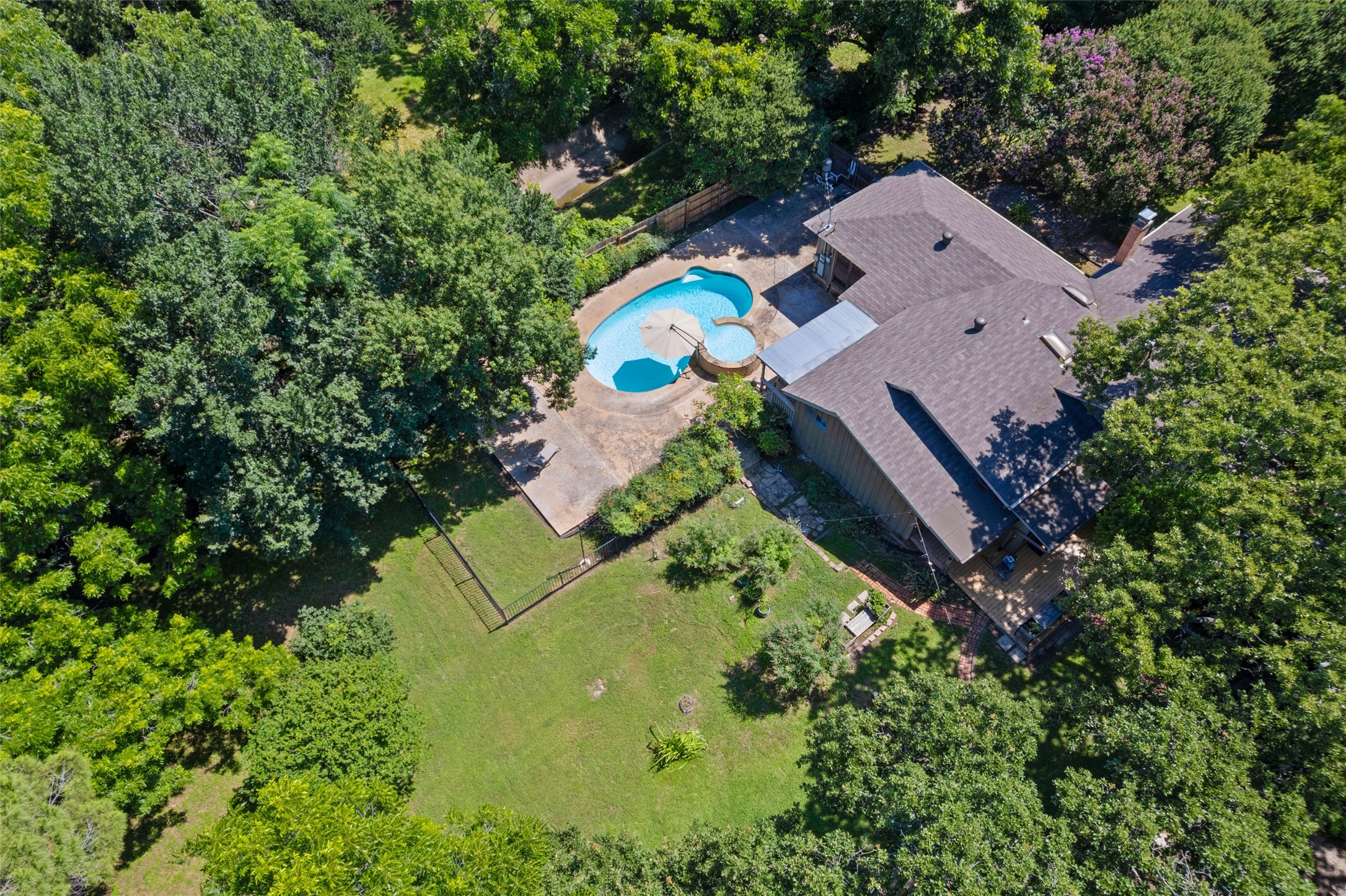1227 N Heights Drive